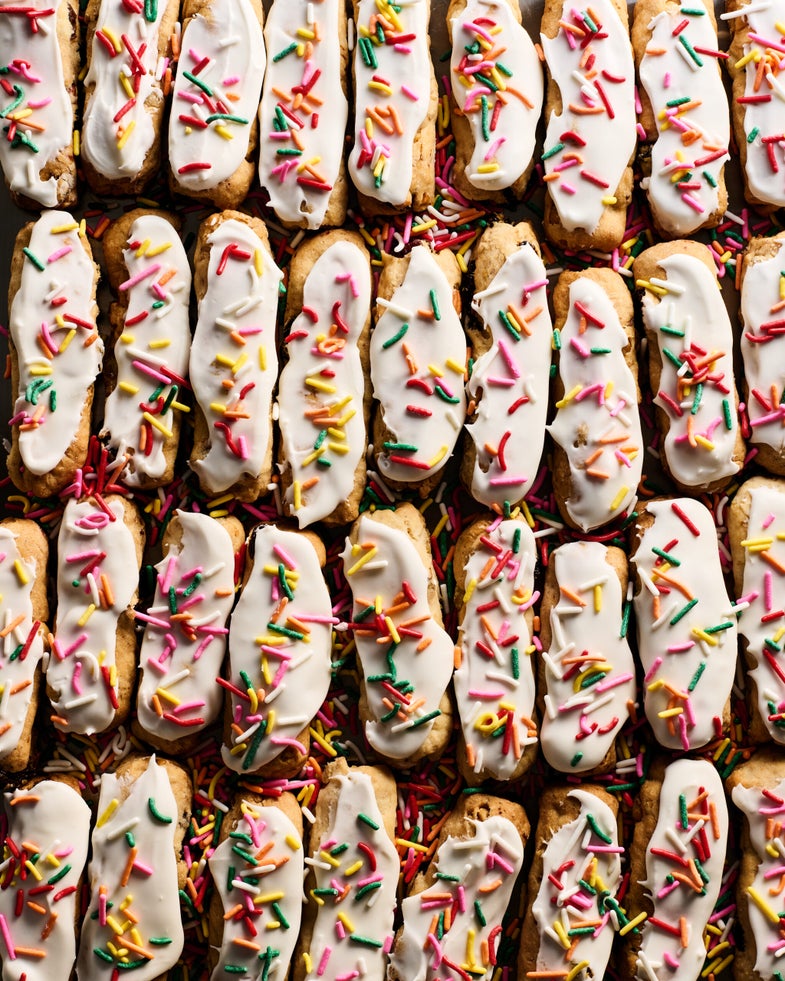 Pabassinas (Sardinian Raisin and Nut Cookies)