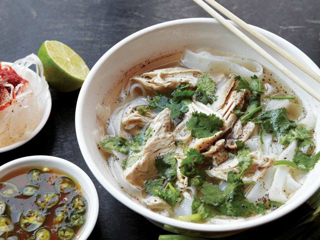 Вьетнамская кухня hot pho. Hanoi quan Вьетнамская кухня. Хошимин еда. Fish head Noodle. Phở Việt.