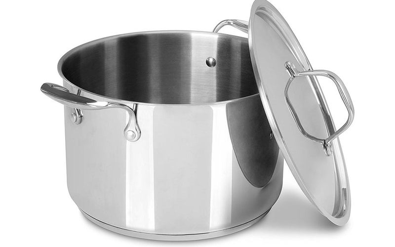 cooks essential pots and pans