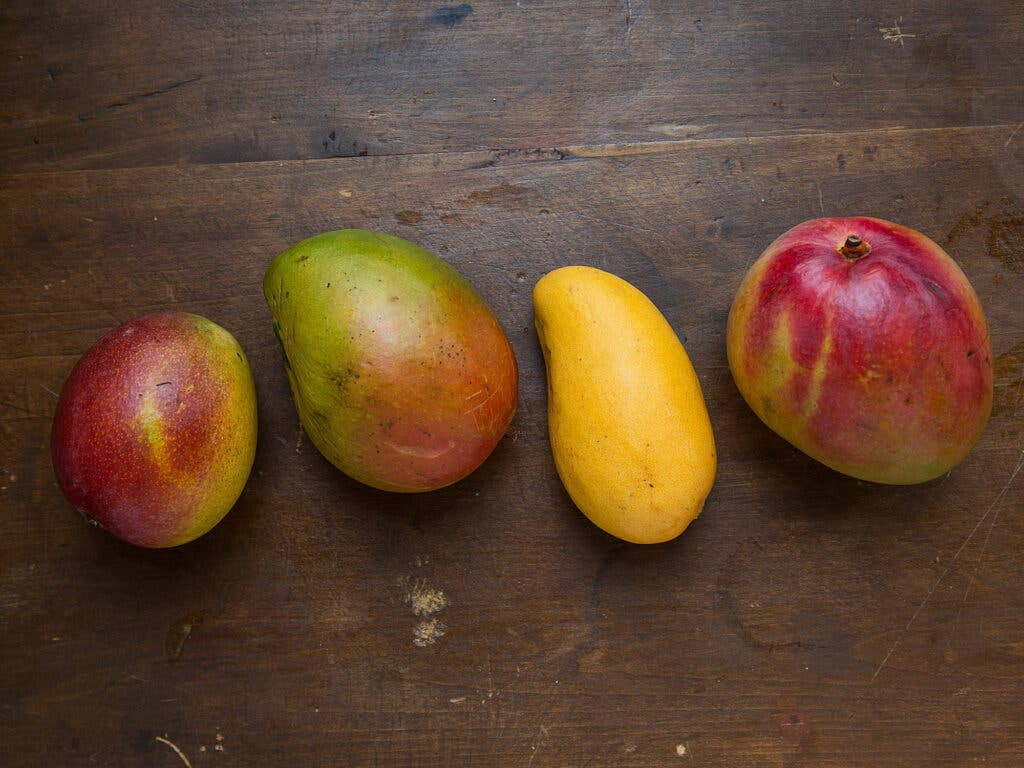 How to Pick the Perfect Ripe Mango