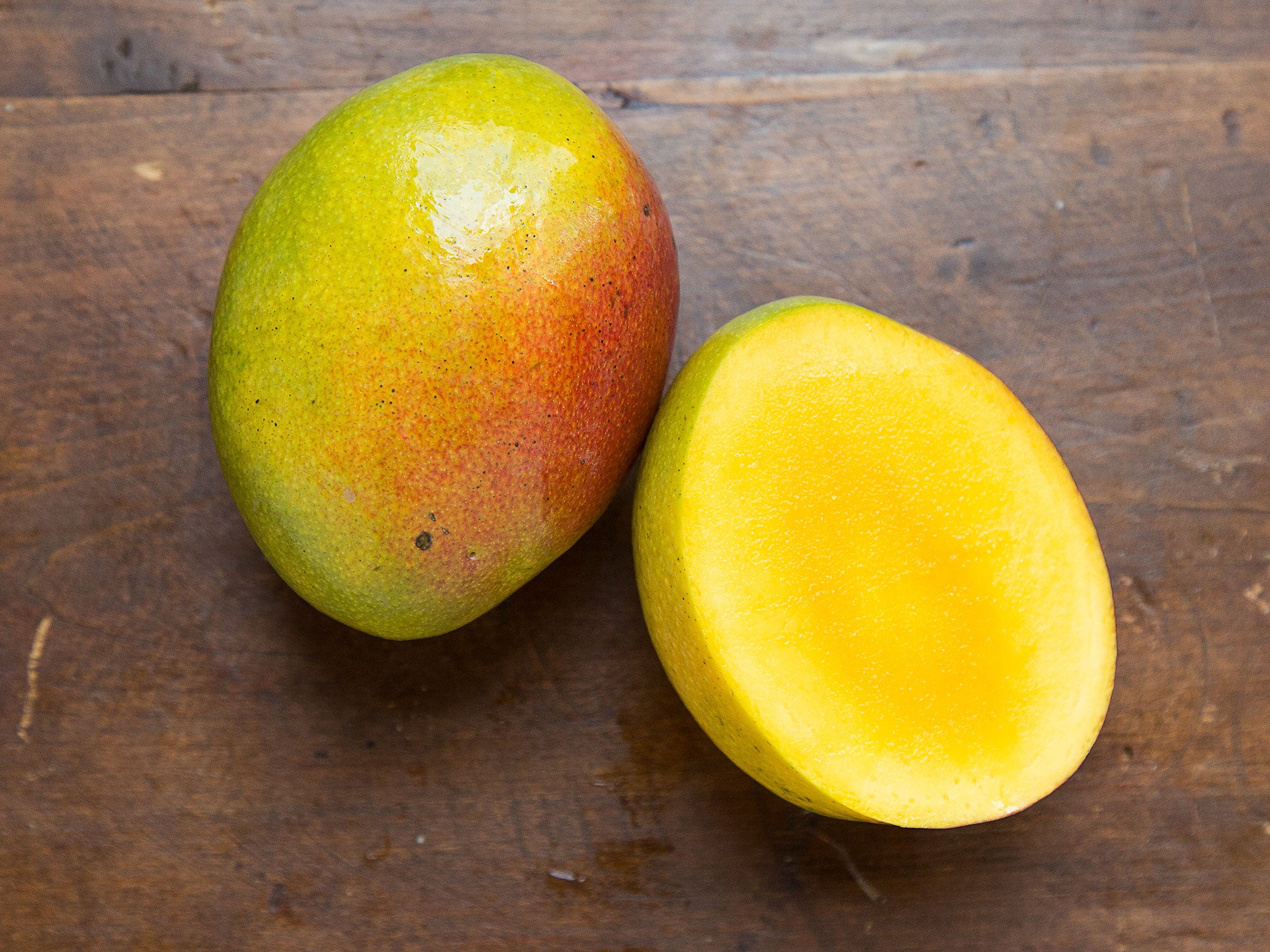 Плод манго в разрезе