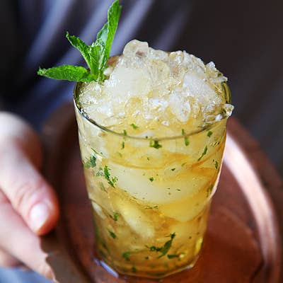 VIDEO: How to Use Mint in a Cocktail | Saveur