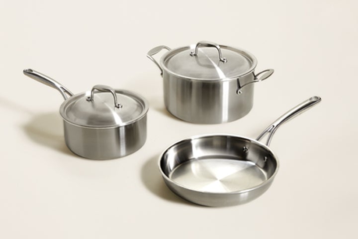 https://www.saveur.com/uploads/2020/06/08/best-stainless-steel-cookware-sets-Italic-temper-stainless-steel-5-ply-cookware-set-saveur.jpg?auto=webp