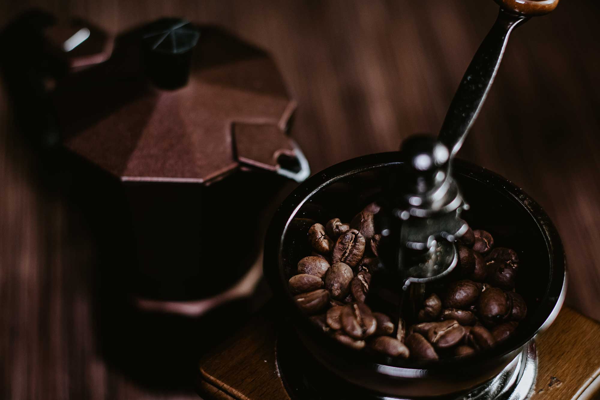 AKIRAKOKI Manual Coffee Bean Grinder Wooden Mill with Cast Iron Burr, Large  Capacity Hand Crank, Portable Travel Camping Adjustable (light)