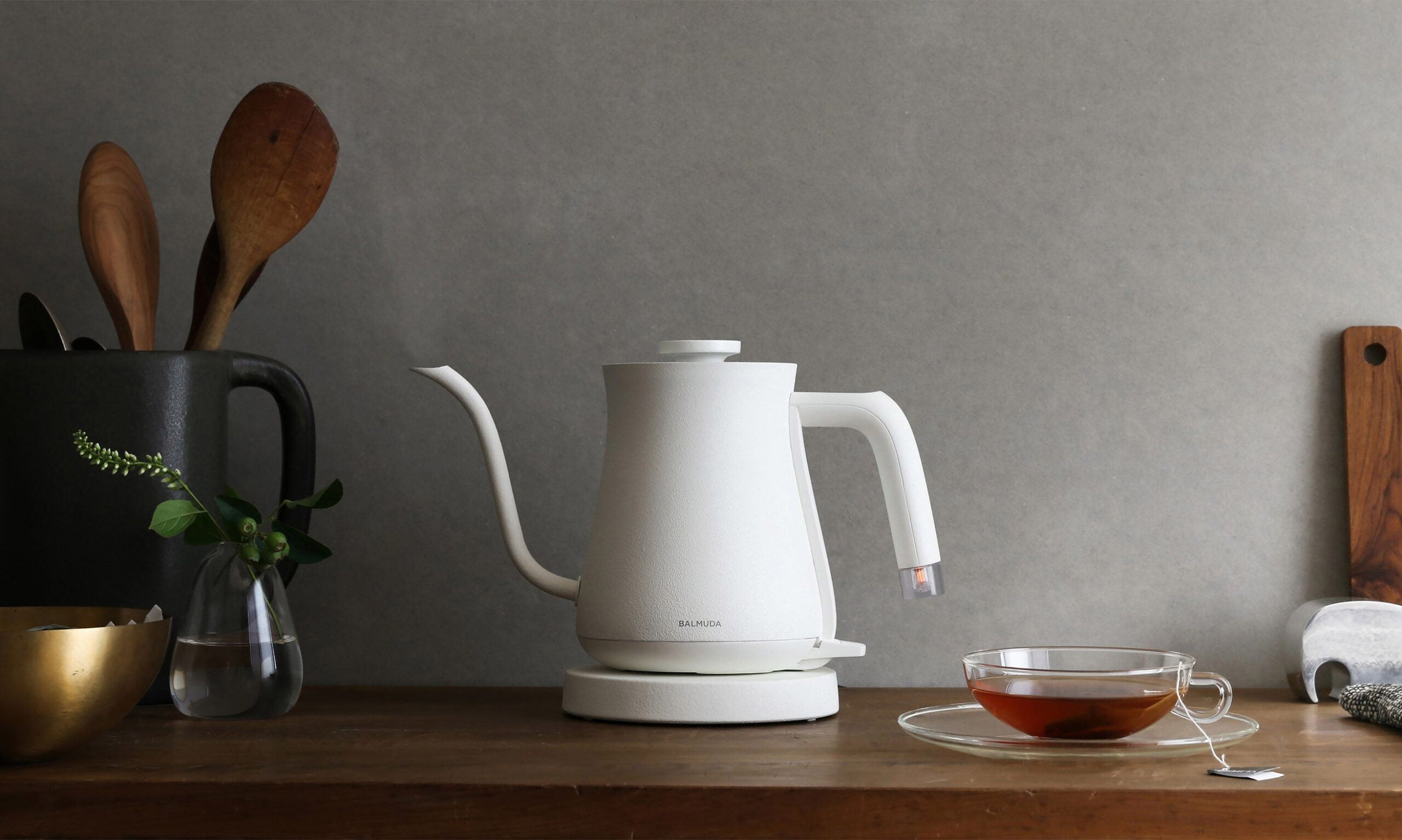 Watch An Italian Tea Kettle Perfect For Design Nerds