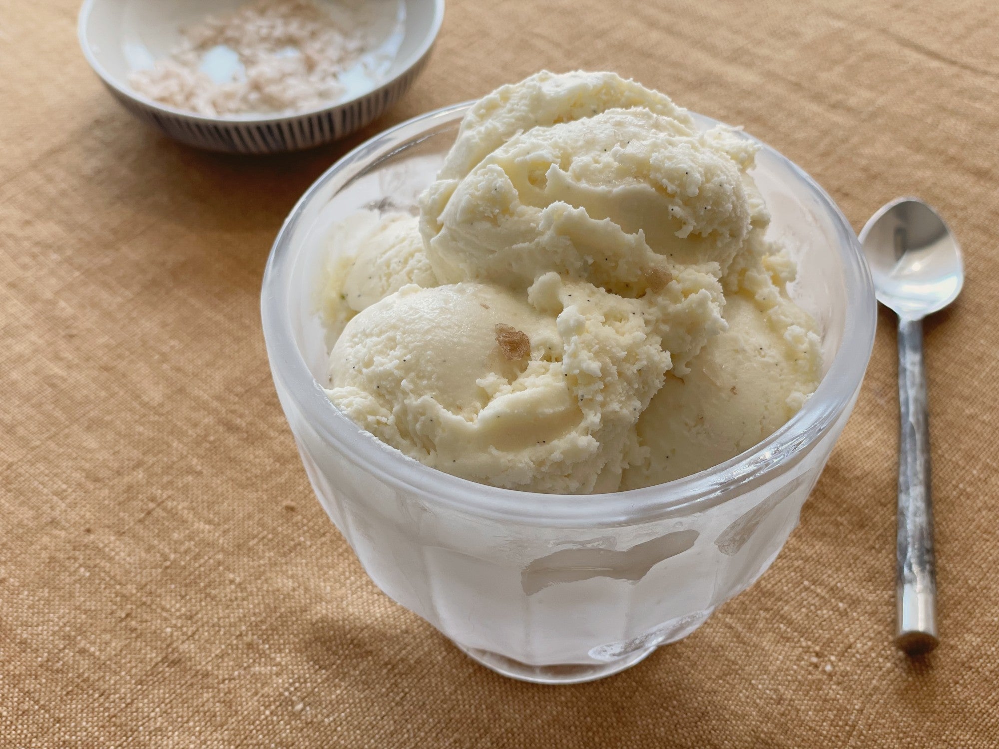 https://www.saveur.com/uploads/2021/08/20/Smoked-vanilla-ice-cream-recipe-fatima-khawaja.jpg?auto=webp