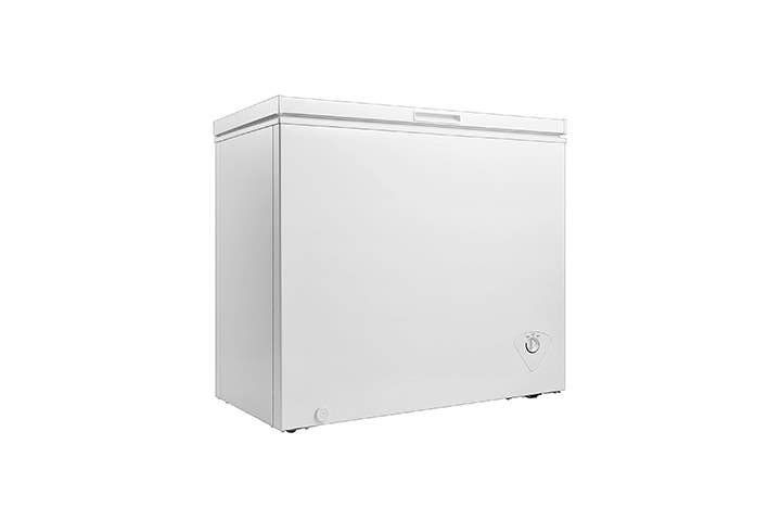 https://www.saveur.com/uploads/2021/11/02/best-chest-freezers-overall-midea-saveur.jpg?auto=webp&auto=webp&optimize=high&quality=70&width=1440