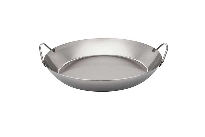https://www.saveur.com/uploads/2021/12/02/best-paella-pans-overall-matfer-bourgeat-black-steel-paella-pan-saveur.jpg?auto=webp