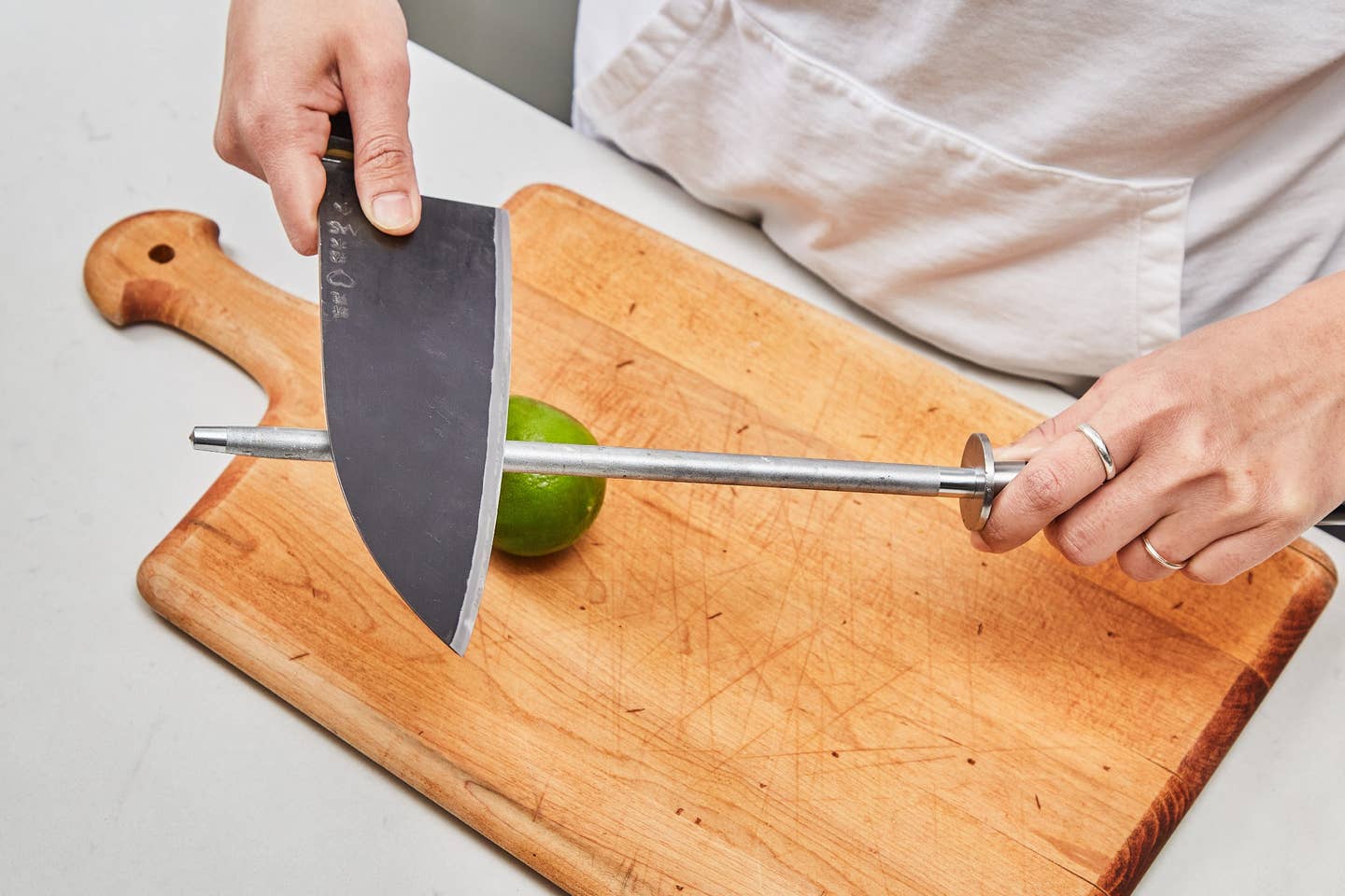 The Best Ways to Sharpen A Knife - Everything you Need to Know about Knife  Sharpening and Benefits of a Sharp Kitchen Knife - 2024 - MasterClass