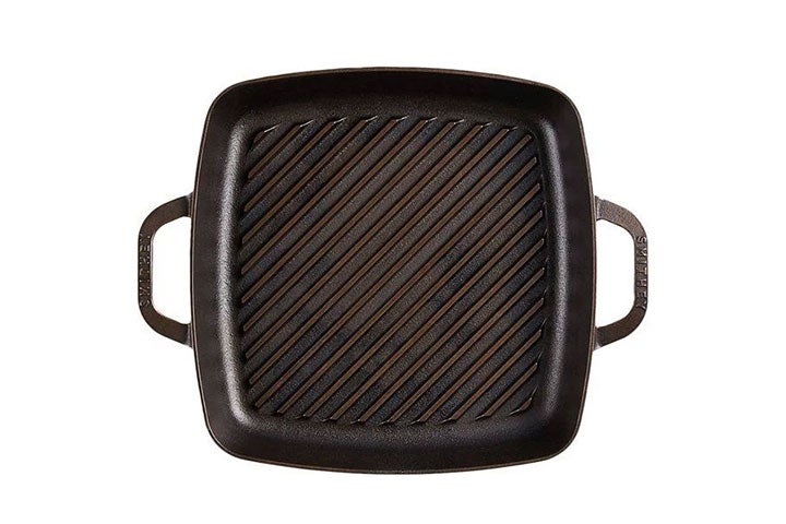 https://www.saveur.com/uploads/2022/06/02/best-grill-pans-Smithey-No.-12-Grill-Pan-saveur.jpg?auto=webp