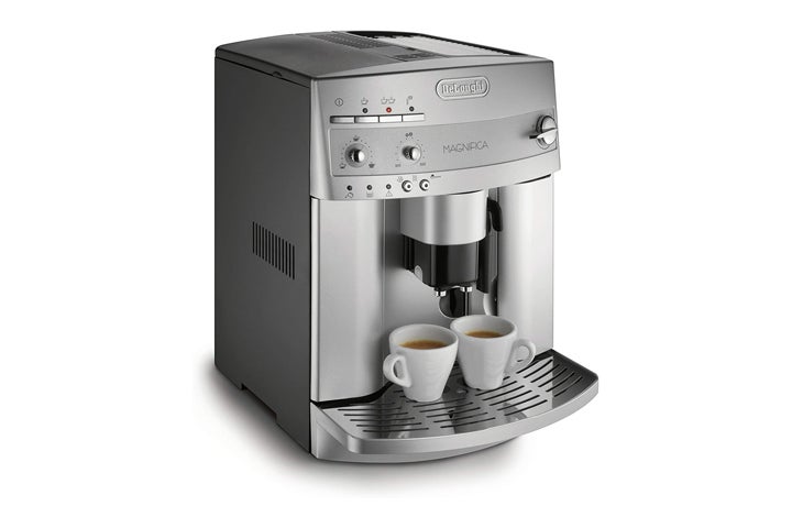 https://www.saveur.com/uploads/2022/07/11/Best-Espresso-Machine-De-Longhi-Magnifica-Super-Automatic-Espresso-Coffee-Machine.jpg?auto=webp