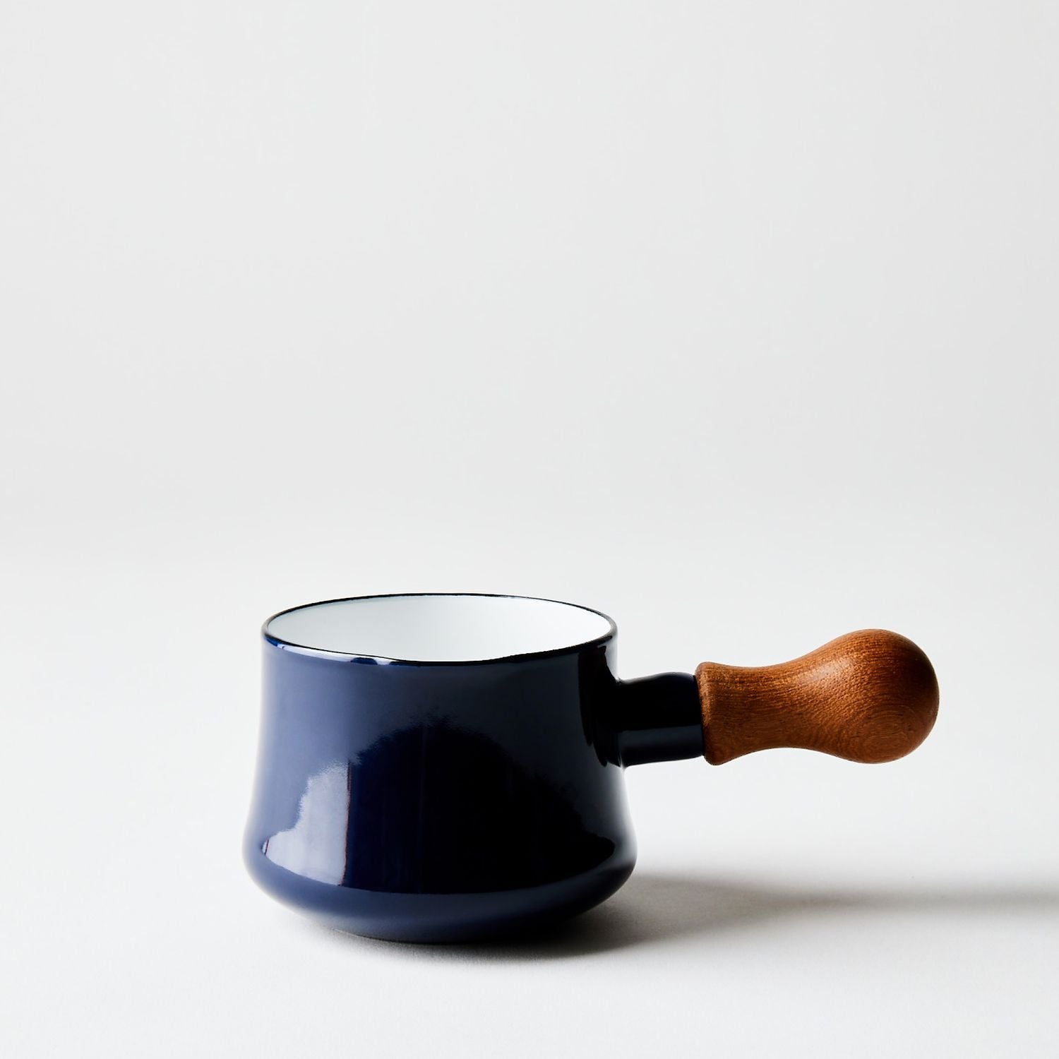 https://www.saveur.com/uploads/2022/11/danskbutterwarmer_blue.jpeg?auto=webp