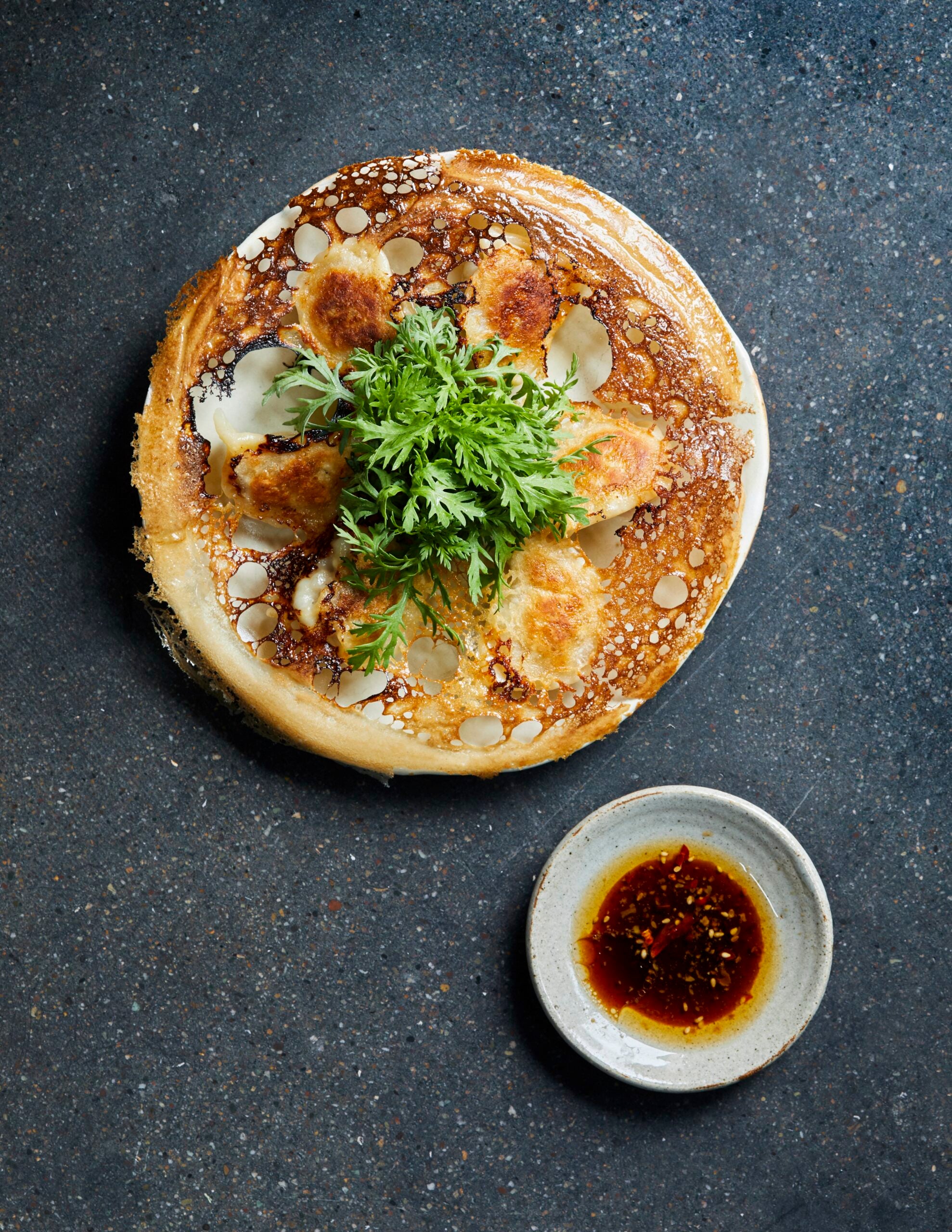 Hanetsuki Gyoza (Dumplings with “Wings”)