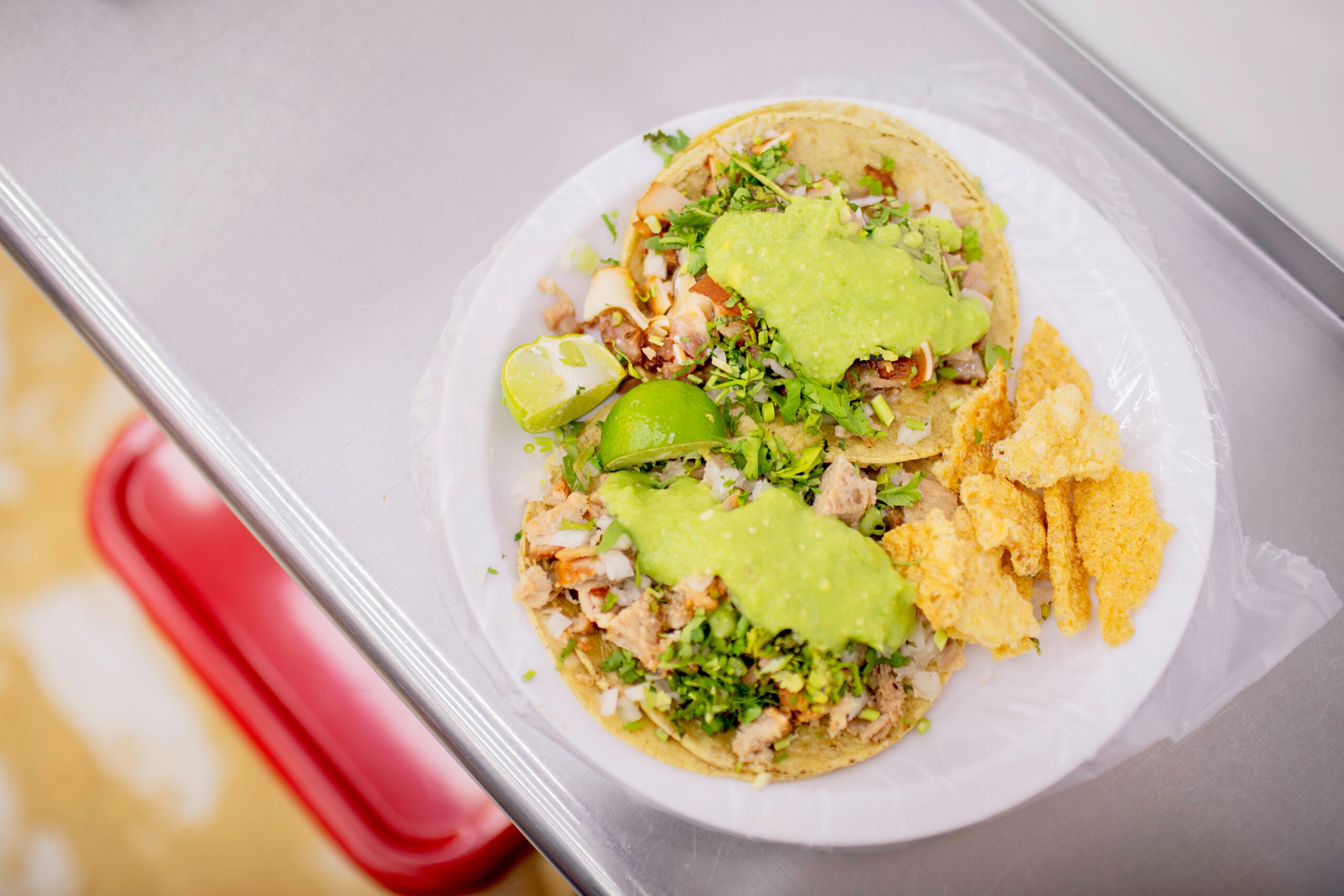 Taco de carnitas de costilla y buche